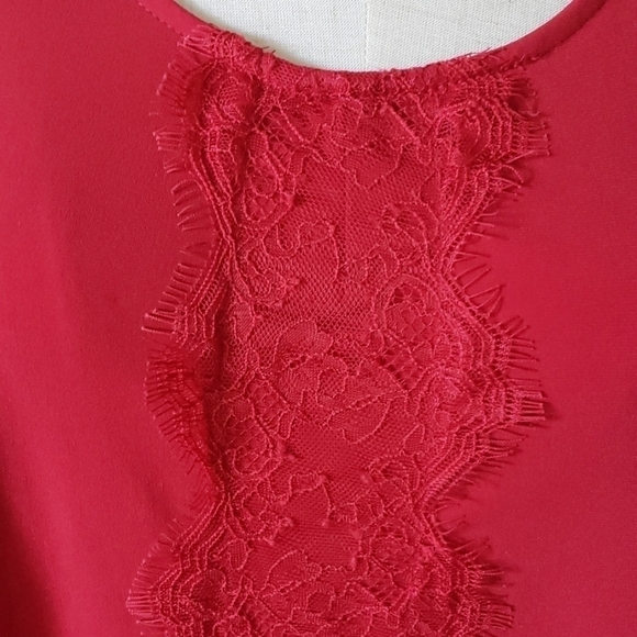Cato red tank with lace accent and hi-low hem - Picture 2 of 8